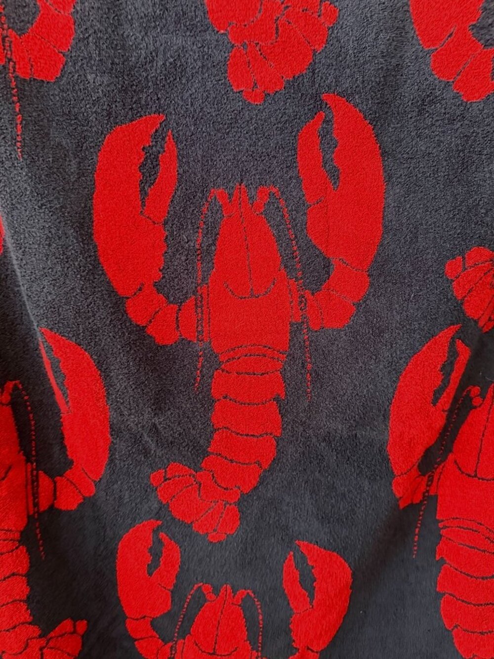 L.L.Bean BIG Seaside Beach Towel Lobster Print Navy Blue Red Cotton 62 x 34" - Picture 2 of 5